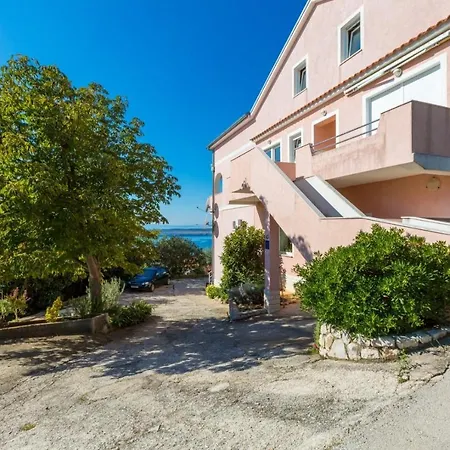 Apartment Ljiljana D *