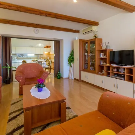 Apartment Ljiljana D Dramalj